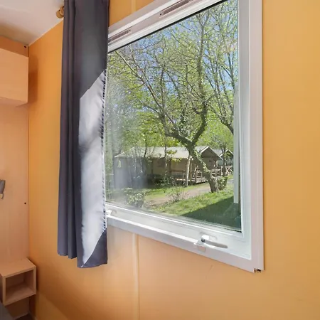 Mobilhome Saule Avec Terrasse 4 P Hébergement de vacances *