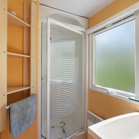 Mobilhome Saule Avec Terrasse 4 P Hébergement de vacances Saint-Martial-de-Nabirat